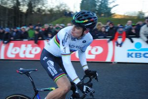 Der ehemalige  Weltmeister Wout Van Aert hat noch nicht in das Cyclocrossgeschehen eingegriffen.